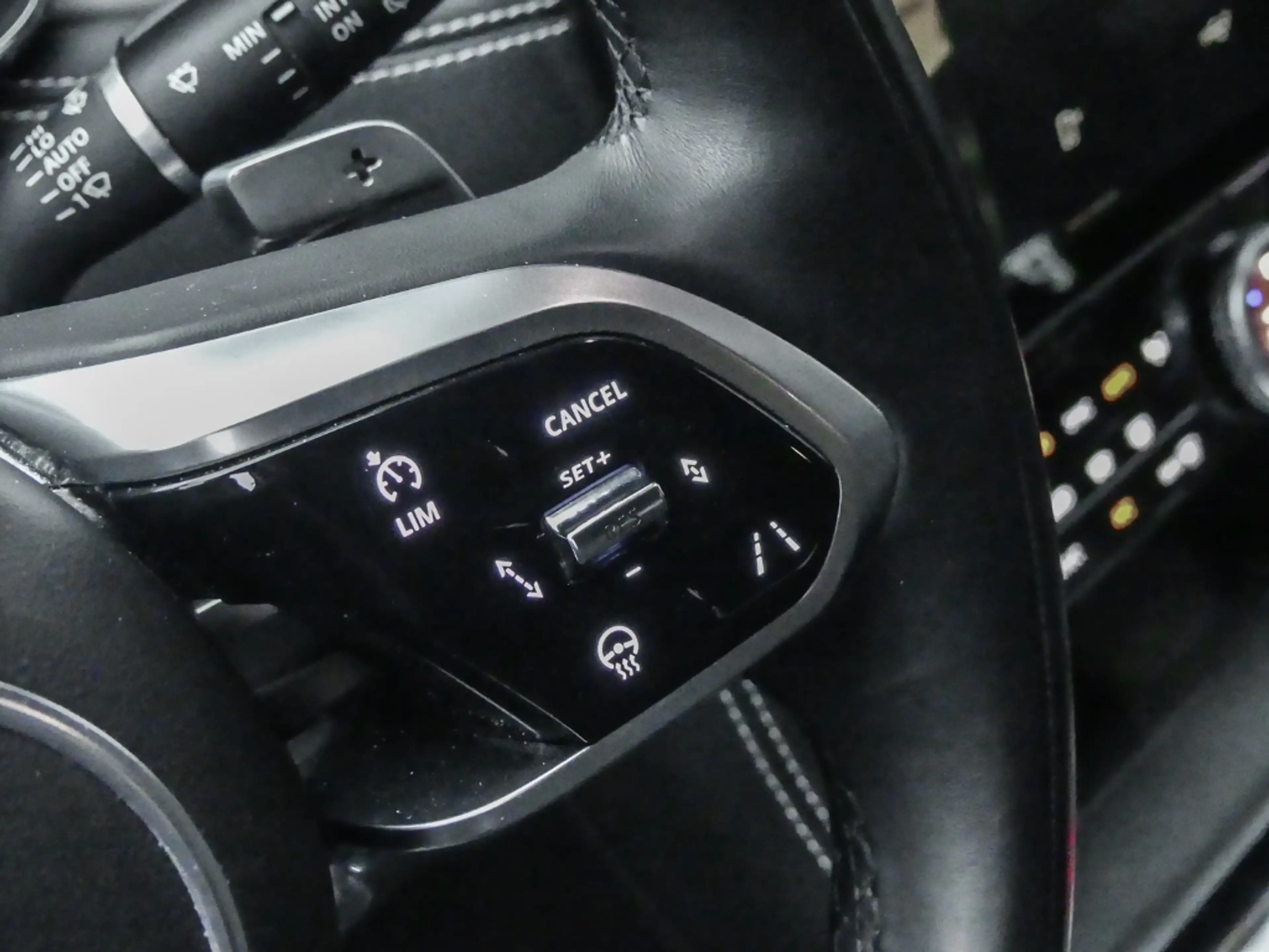 Jaguar F-Pace P400e R-Dynamic SE AWD Plug-In Hybrid AD AHK-el. k — photo 15