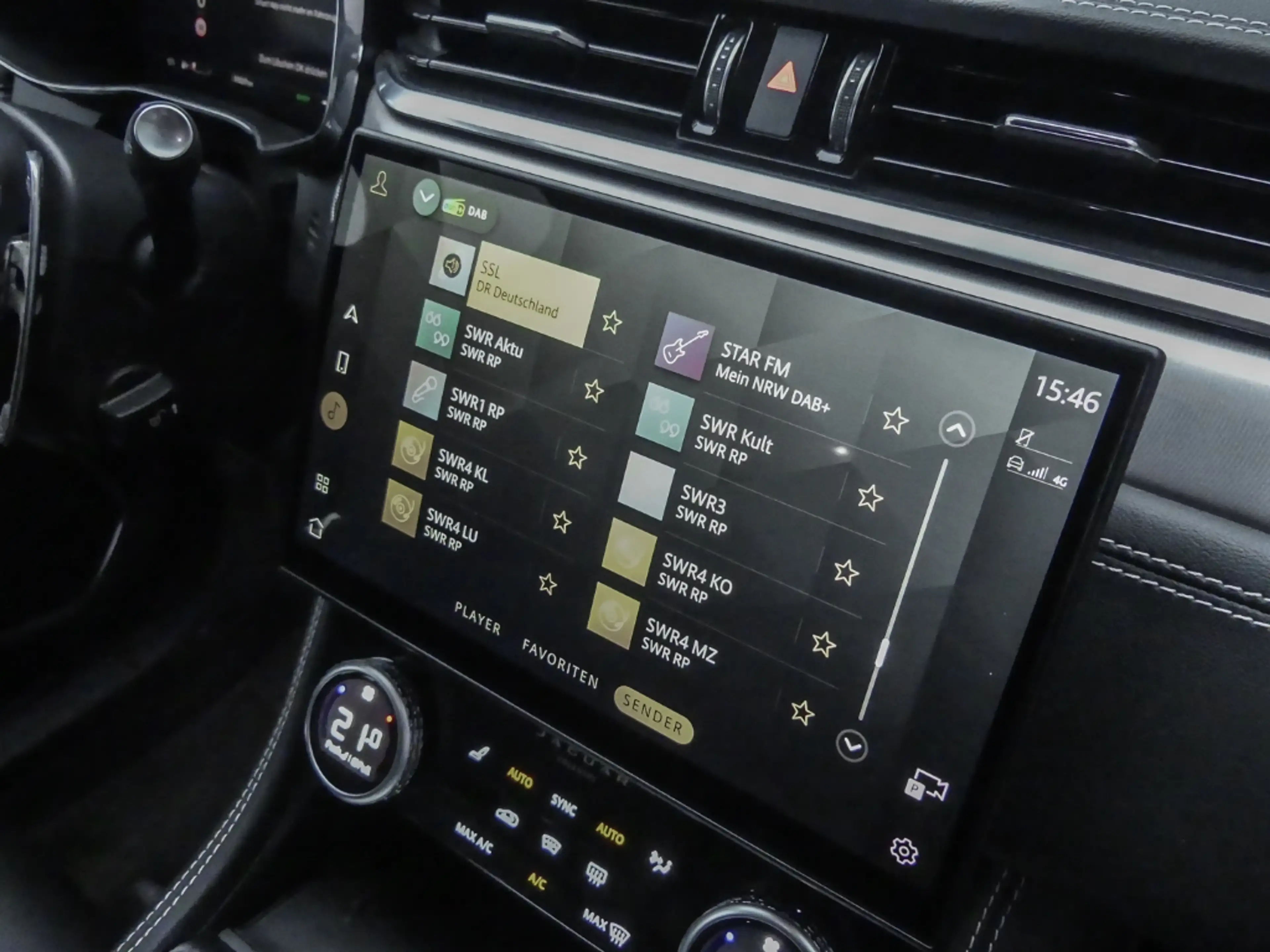 Jaguar F-Pace P400e R-Dynamic SE AWD Plug-In Hybrid AD AHK-el. k — photo 13