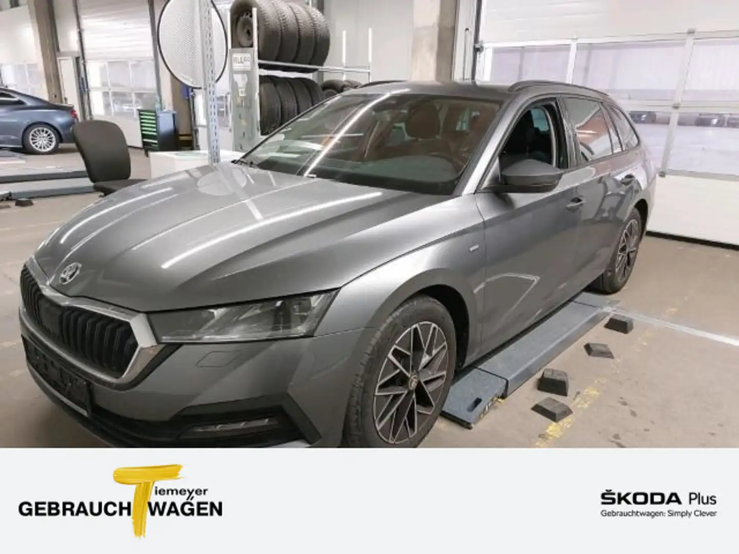 Skoda Octavia Combi 2.0 TDI DSG CLEVER MATRIX NAVI AHK Grau - 1
