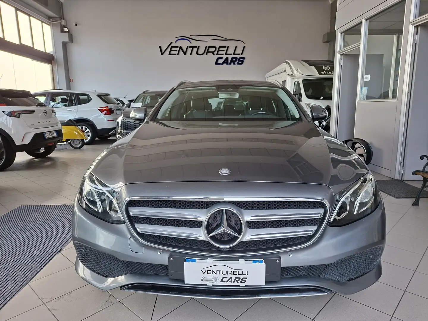Mercedes-Benz E 220 Classe E - S213 SW SW d Business Sport auto Grigio - 2