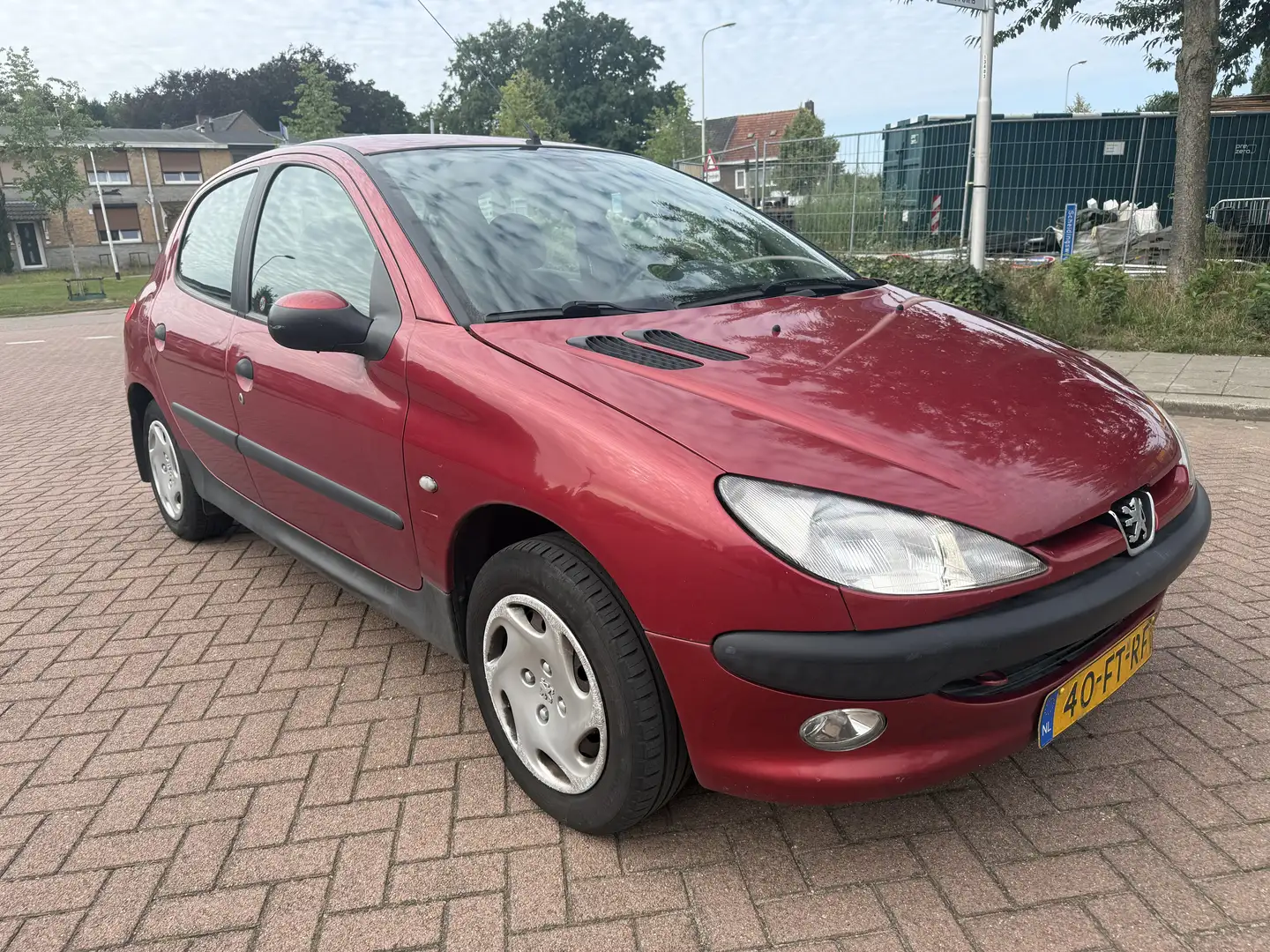Peugeot 206 1.4 Gentry 5 Deurs Airco Nieuwe Apk 07/2026 Rouge - 1
