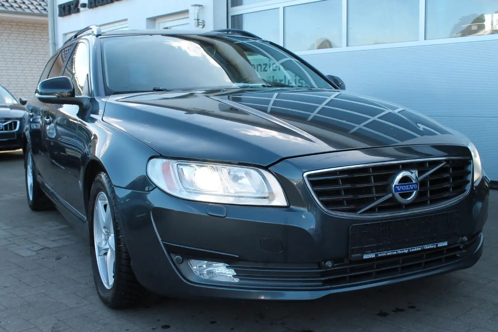 Volvo V70 Kombi Black Edition Grau - 1