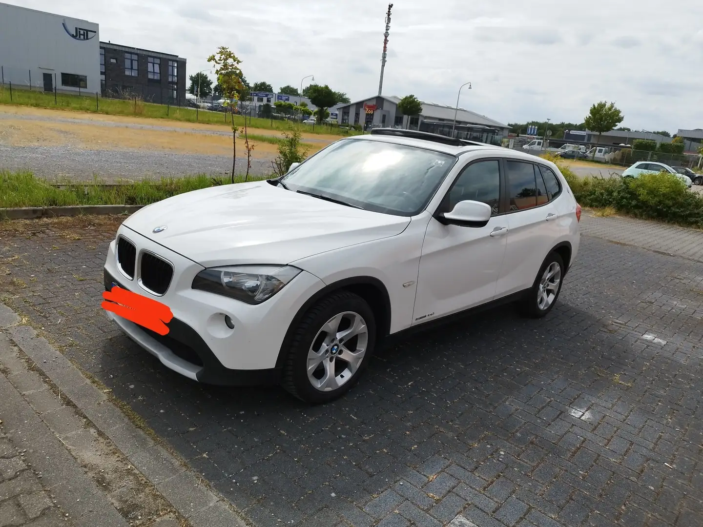 BMW X1 SUV/Geländewagen/Pickup in Weiß gebraucht in Heinsberg für € 7.700