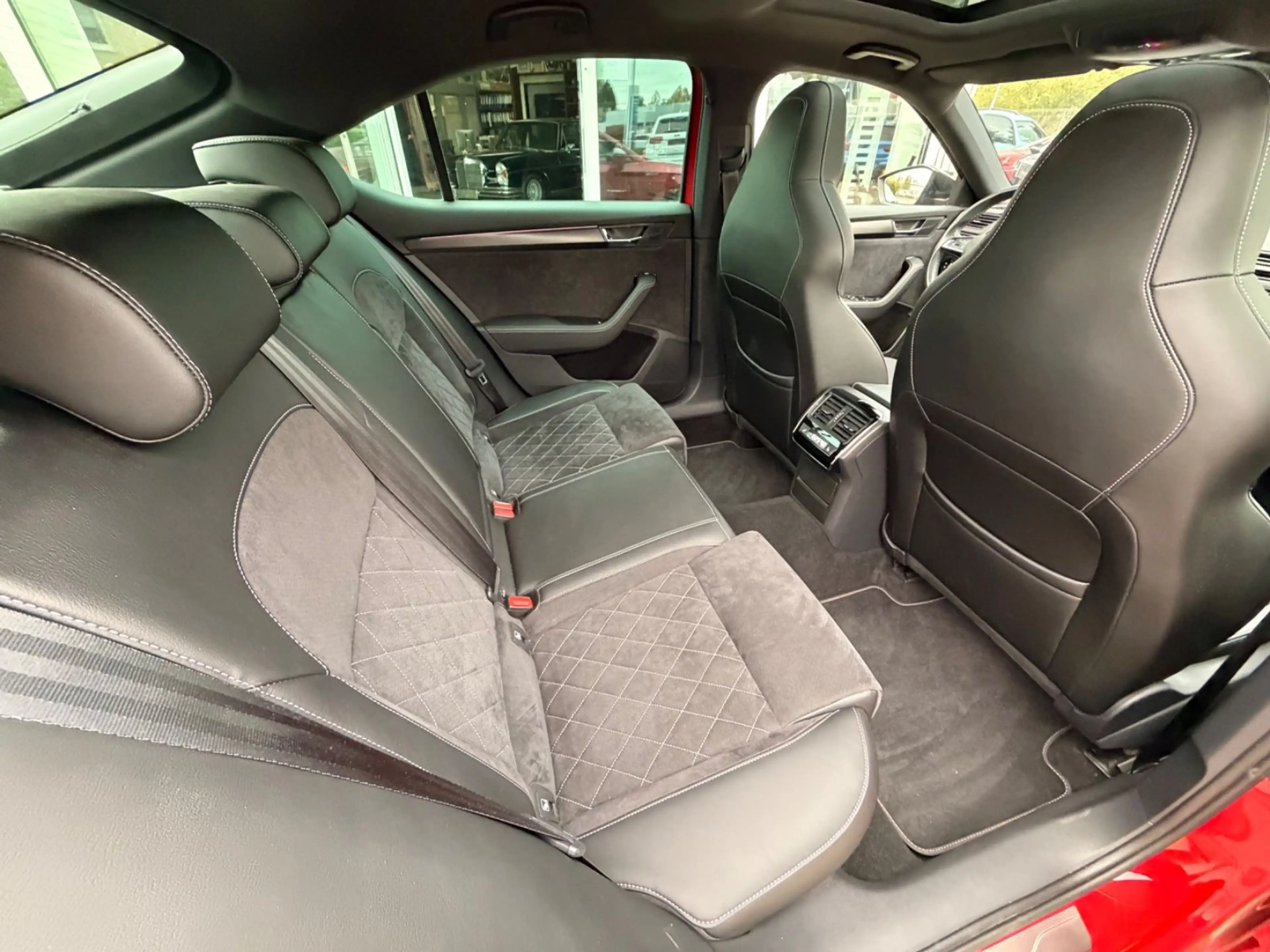Skoda Superb Lim. Sportline iV — photo 10