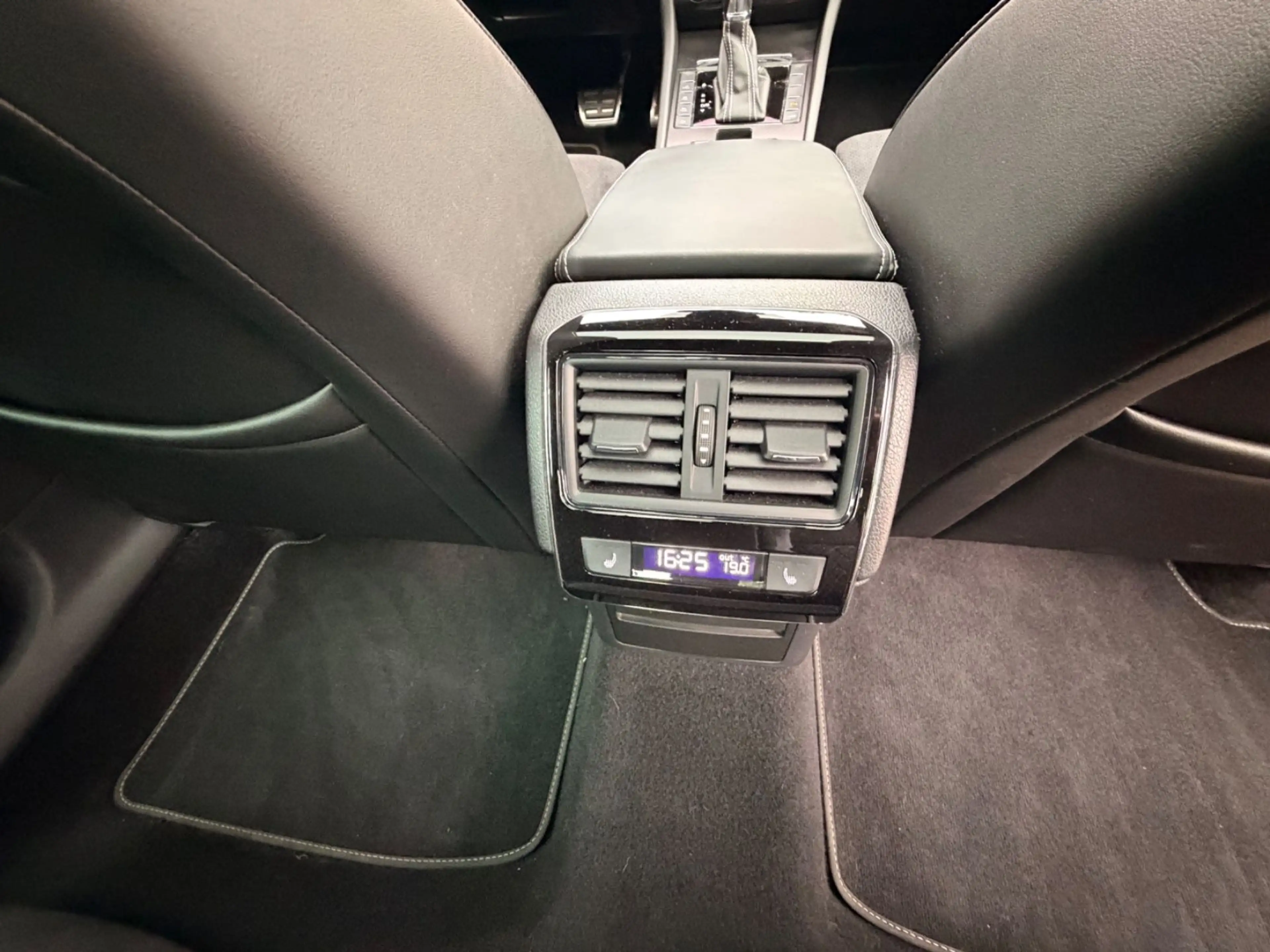 Skoda Superb Lim. Sportline iV — photo 13