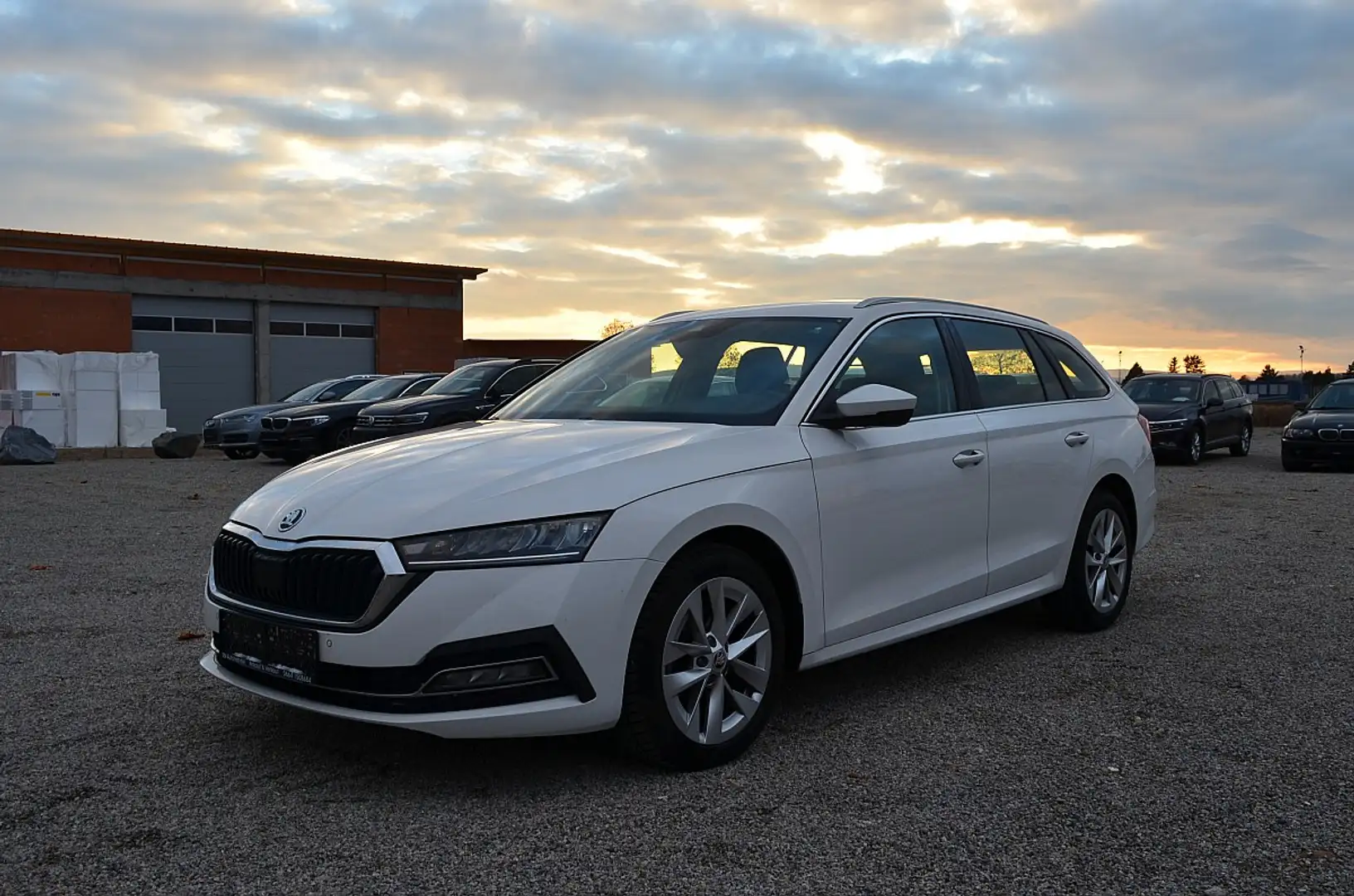 Skoda Octavia Combi 2,0 TDI Premium DSG Schwarz - 2