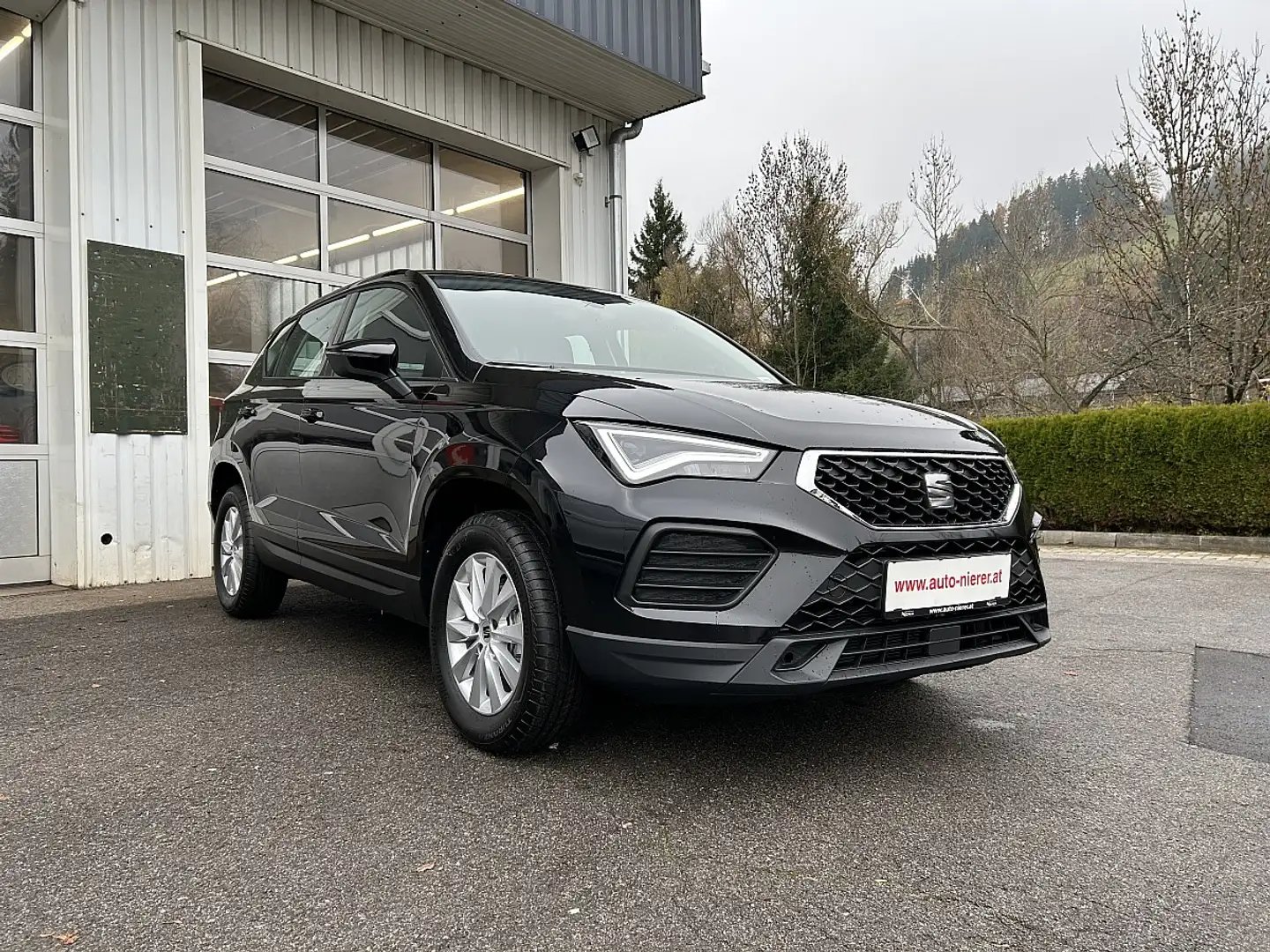 SEAT Ateca 1,0 TSI Reference Edition Schwarz - 2