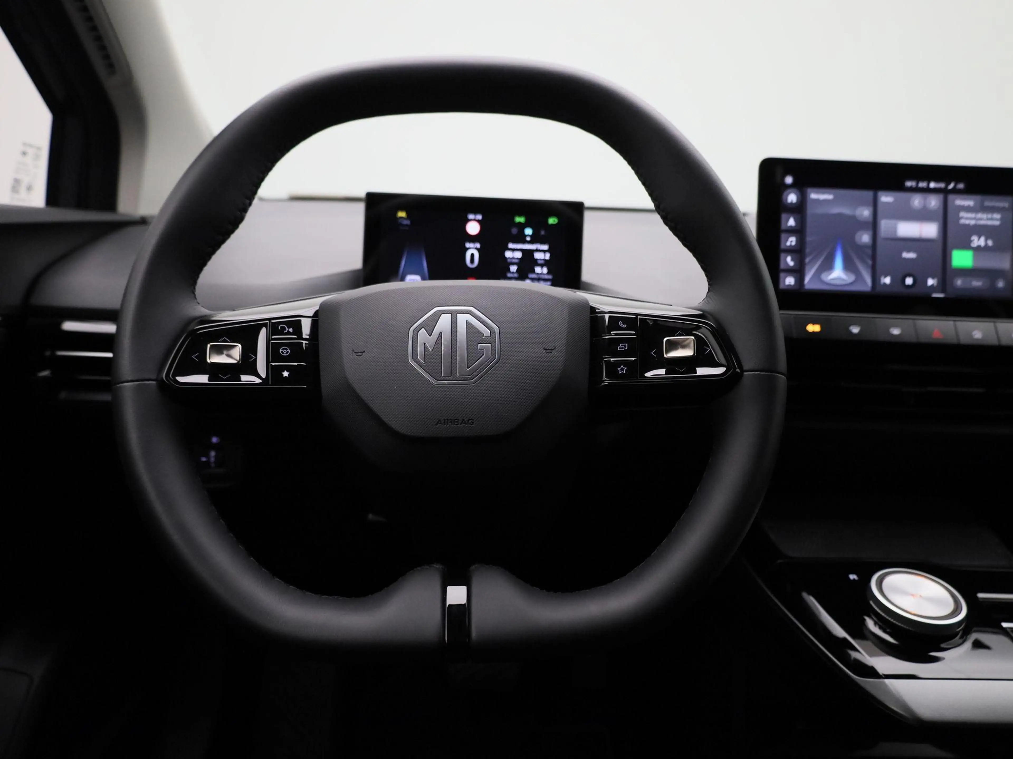 MG MG4 Electric Luxury 64 kWh — photo 7
