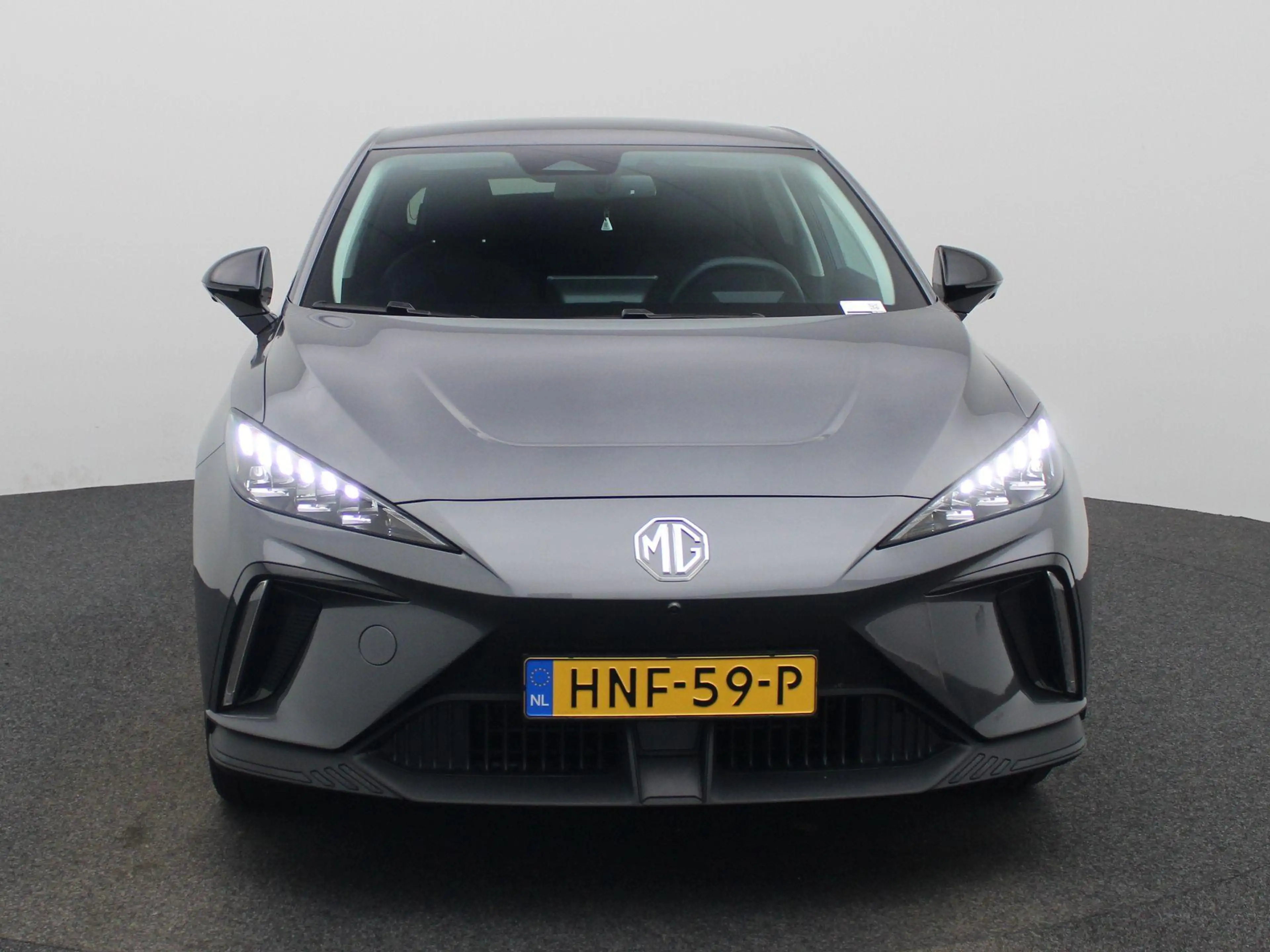 MG MG4 Electric Luxury 64 kWh — photo 3