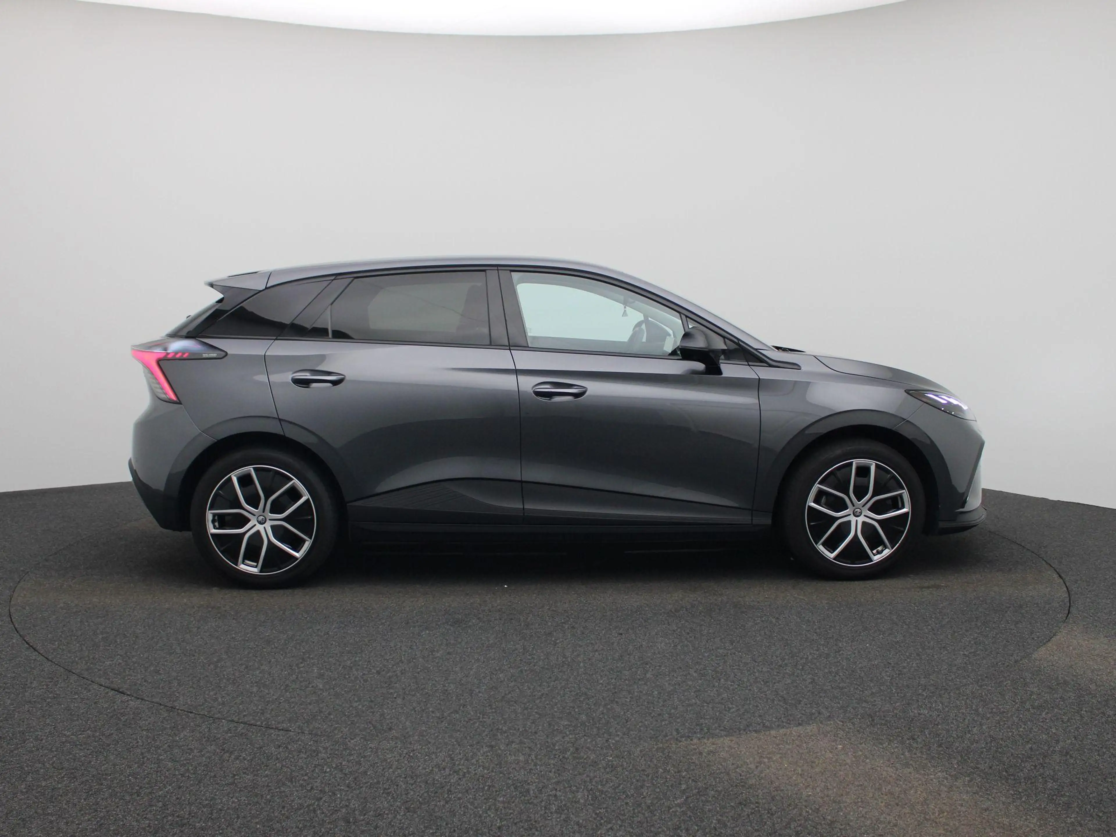 MG MG4 Electric Luxury 64 kWh — photo 6