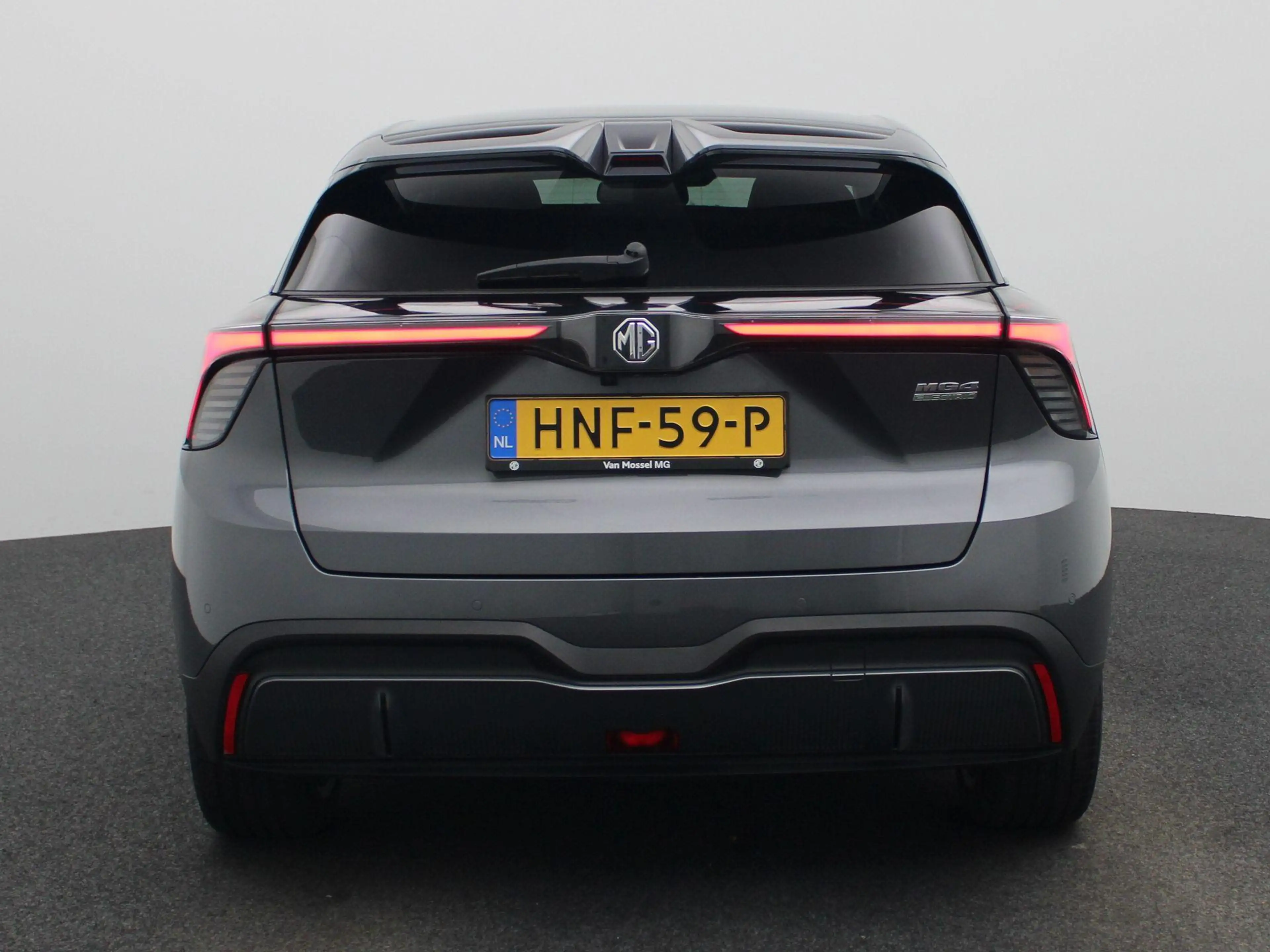 MG MG4 Electric Luxury 64 kWh — photo 5