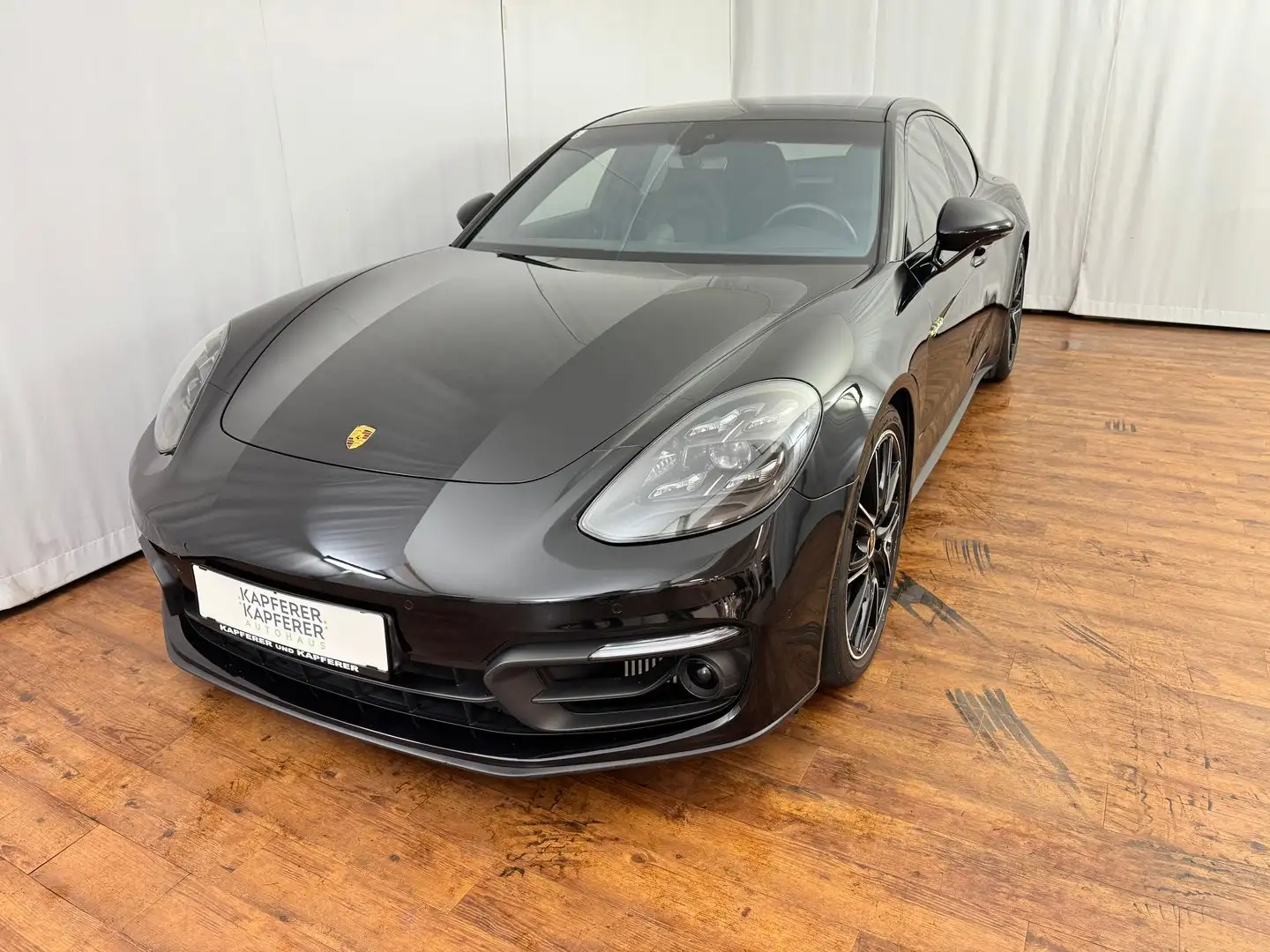 Porsche Panamera 4 E-Hybrid Schwarz - 2
