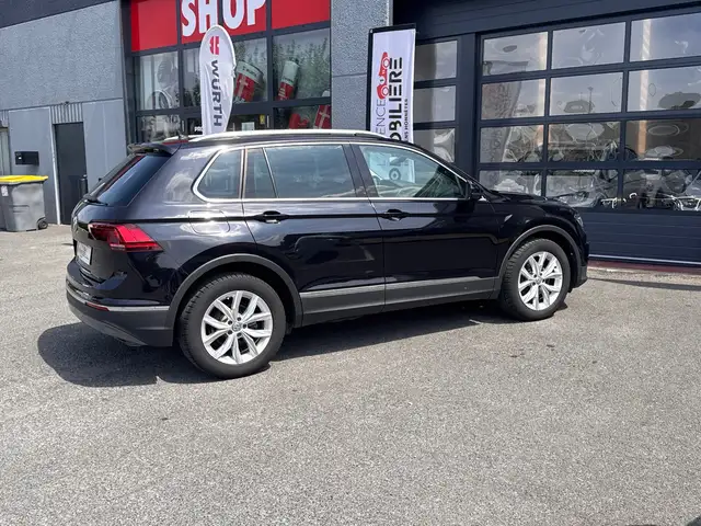 Volkswagen Tiguan view 4