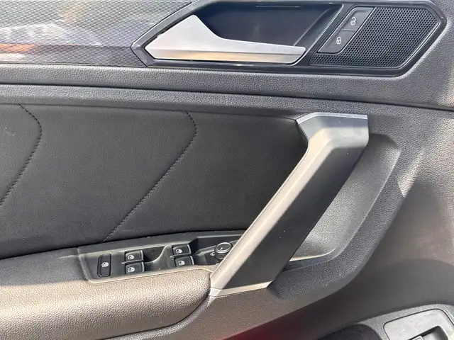 Volkswagen Tiguan view 12
