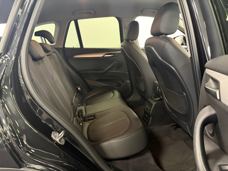 BMW X1 SDrive18i High Executive — photo 36