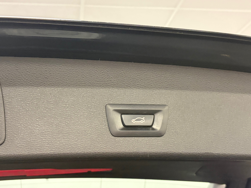 BMW X1 SDrive18i High Executive — photo 30