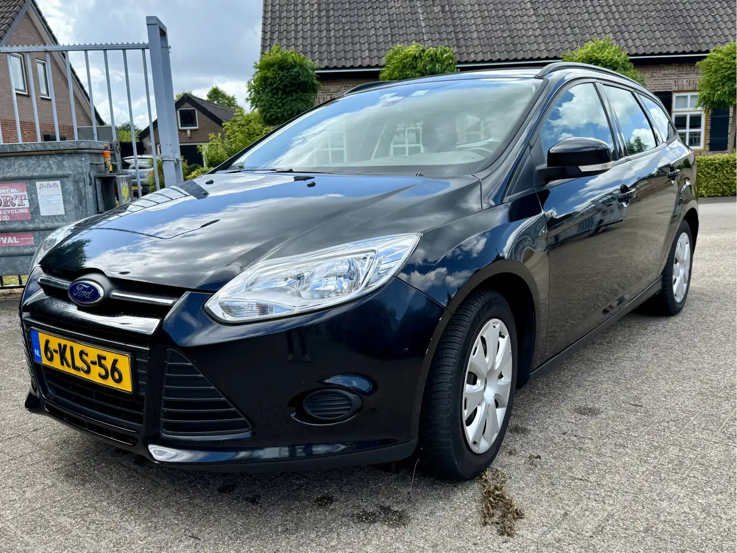 Ford Focus Wagon 1.0 ECOBOOST (Motorschade) Zwart - 1