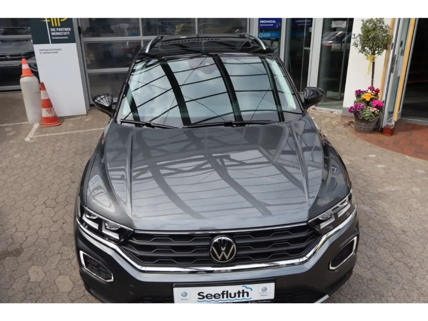 Volkswagen T-Roc 1.5 TSI DSG Pano Standhzg. Active LED Sitzhzg. Gris - 2