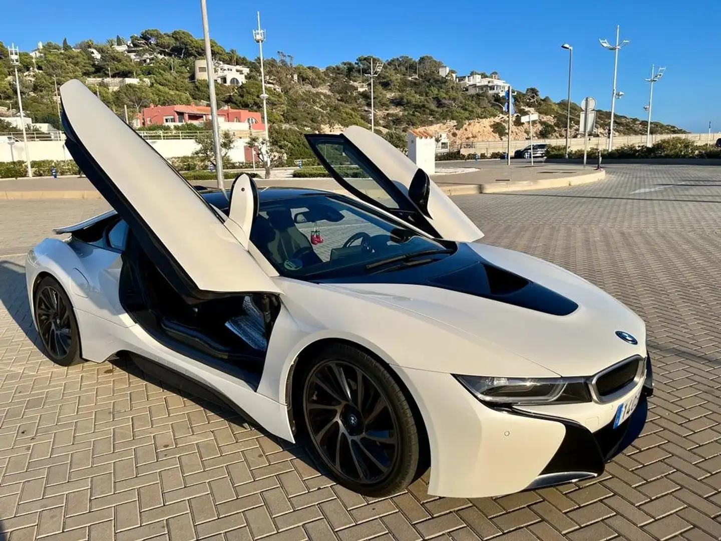 BMW i8 White - 1