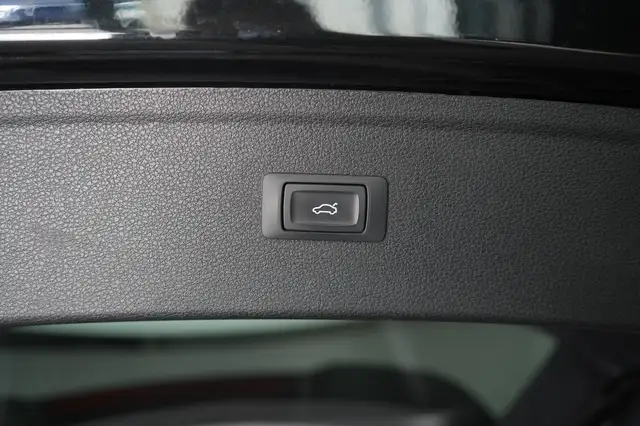 Audi Q5 view 8