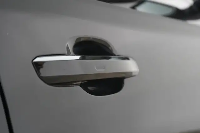 Audi Q5 view 11
