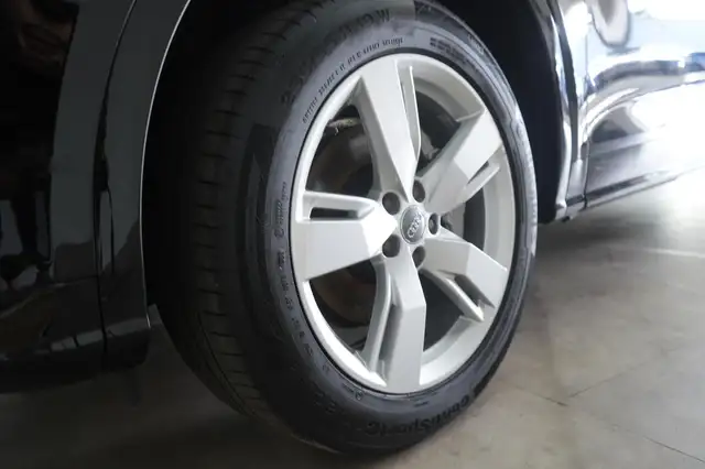 Audi Q5 view 17