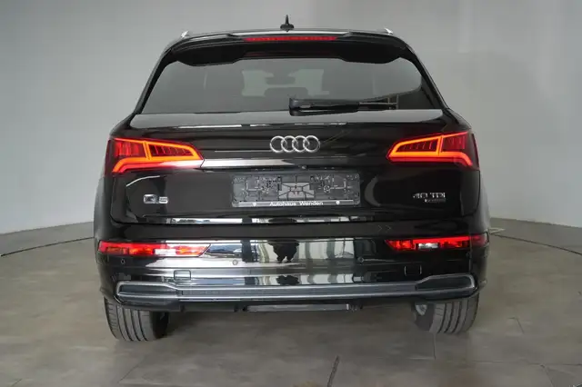 Audi Q5 view 4