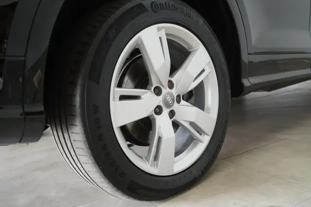 Audi Q5 view 16