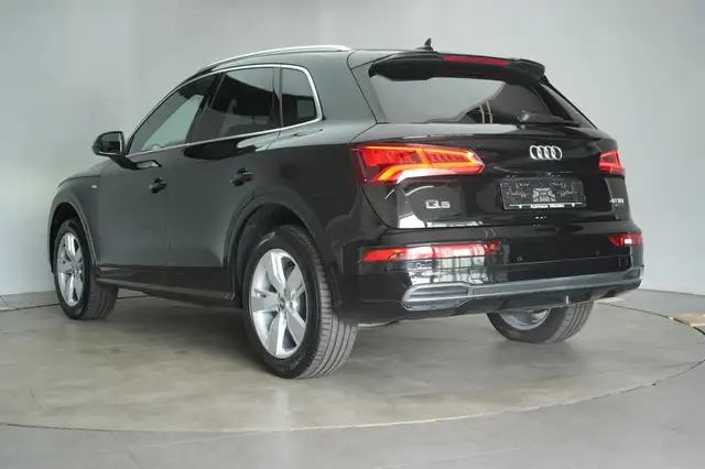 Audi Q5 view 3