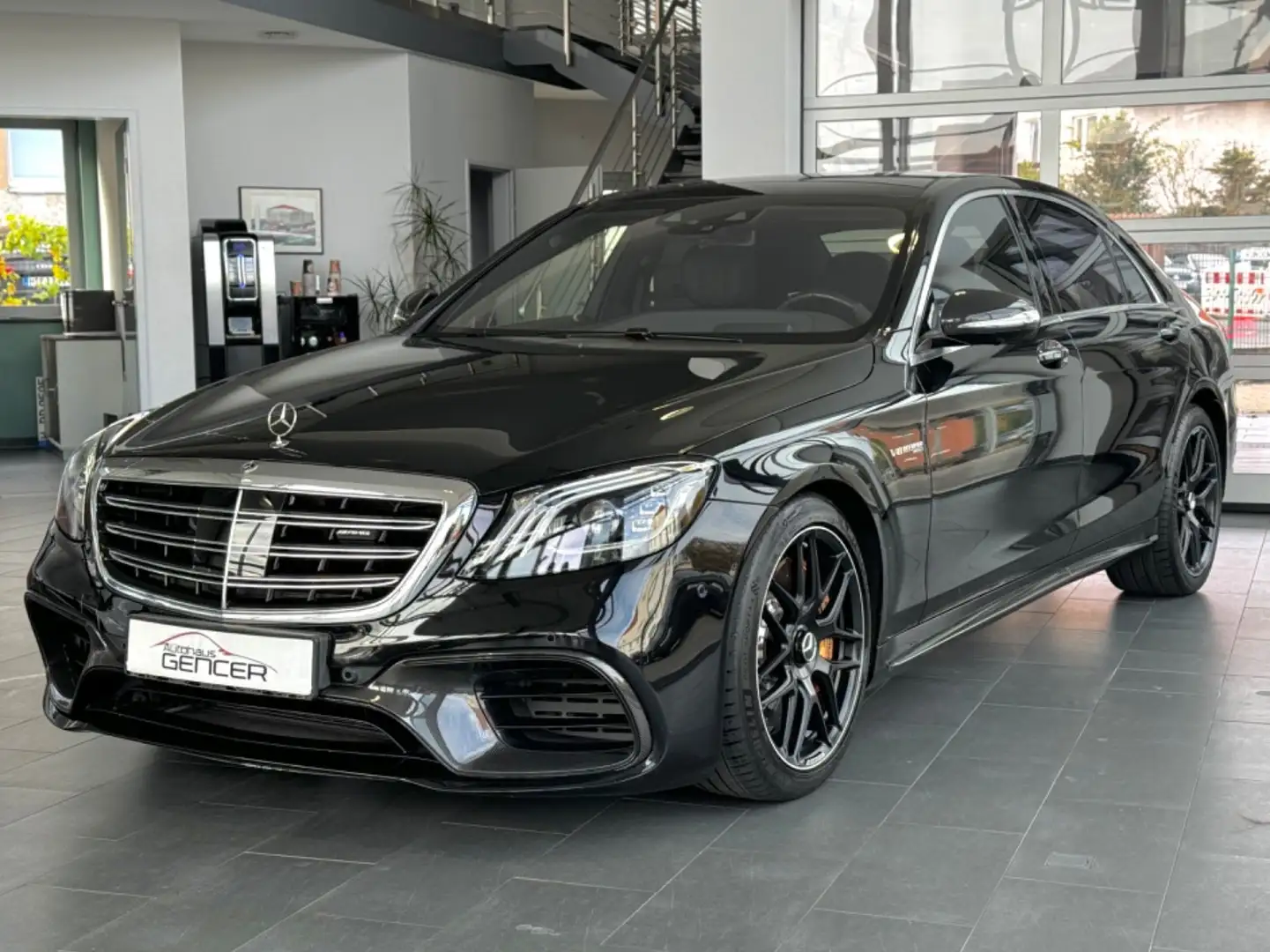 Mercedes-Benz S 63 AMG 4Matic+L"Scheckheft/Pano/Sitzb./360°" Černá - 1