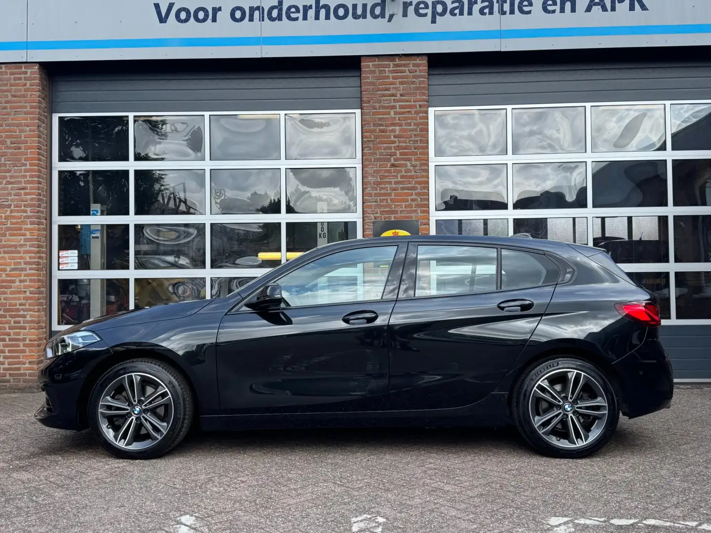 BMW 118 1-serie 118i High Executive, navi, camera, sportle Negro - 2