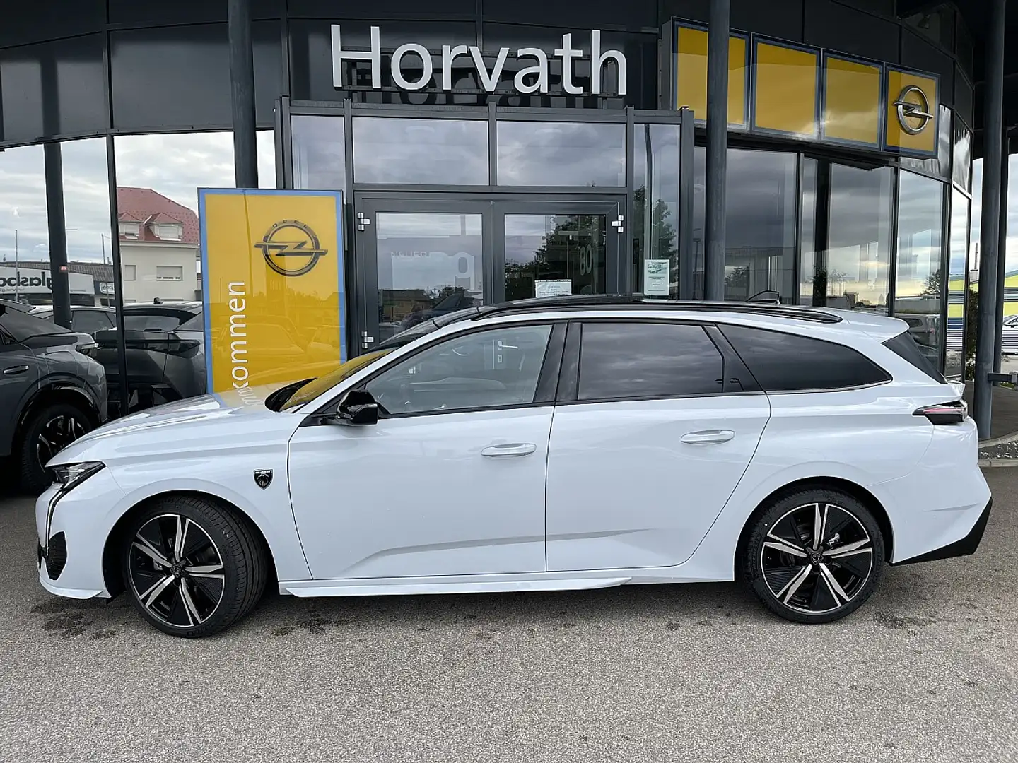 Peugeot 308 SW BlueHDi 130 EAT8 GT!MATRIXLED,NAVI,KAMERA,FO... Blanc - 2