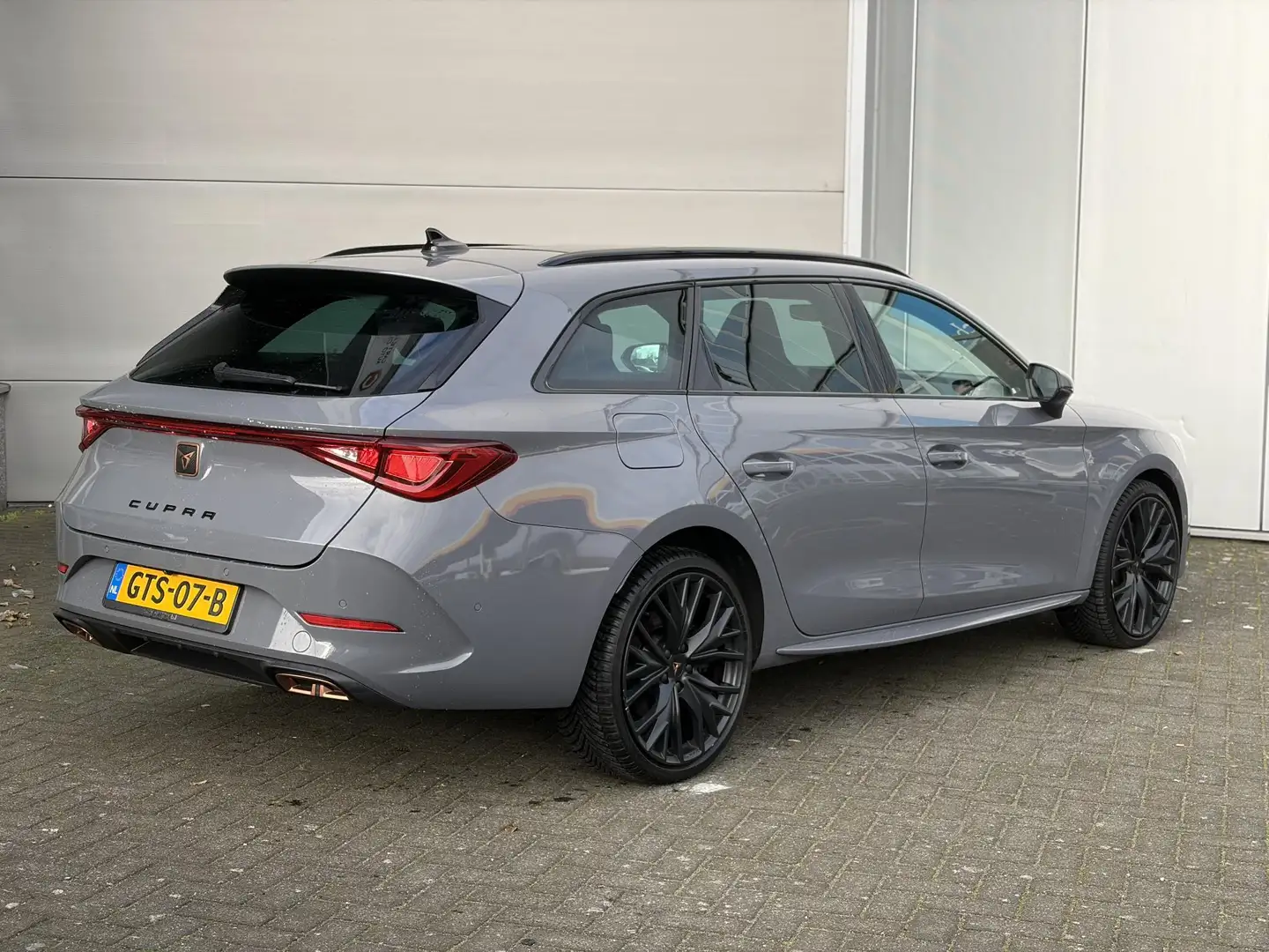 CUPRA Leon Sportstourer 1.4 e-Hybrid VZ Performance | full op Grau - 2