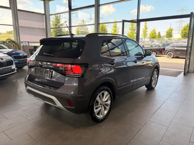 Volkswagen T-Cross view 4