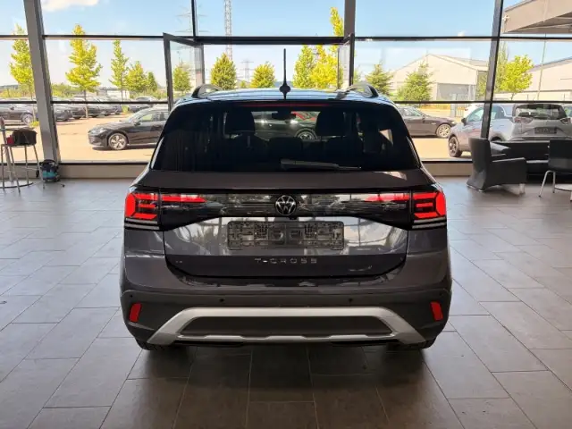 Volkswagen T-Cross view 5