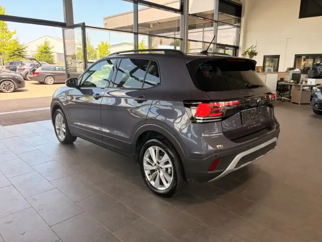 Volkswagen T-Cross view 6