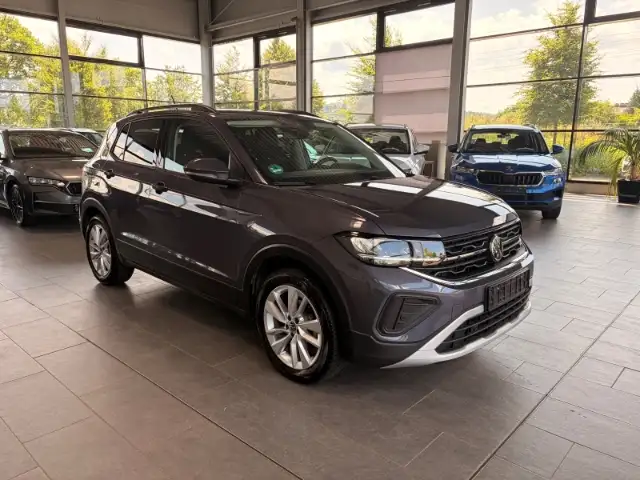Volkswagen T-Cross view 3