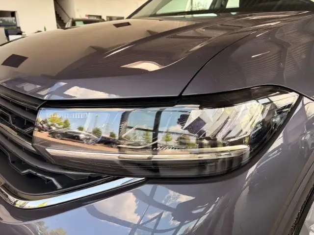 Volkswagen T-Cross view 9