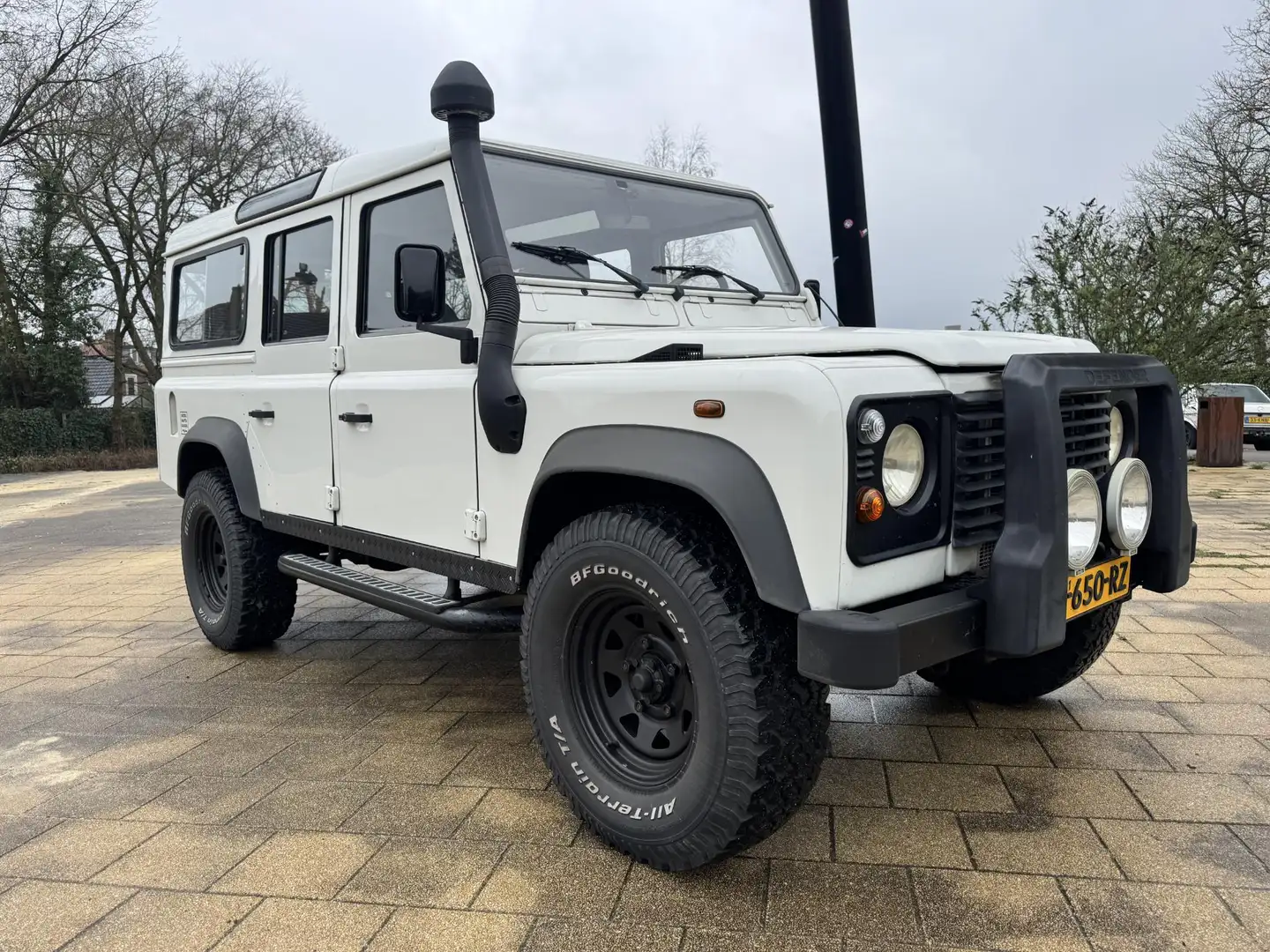 Land Rover Defender 2.5 TD5 110 DC E Weiß - 2