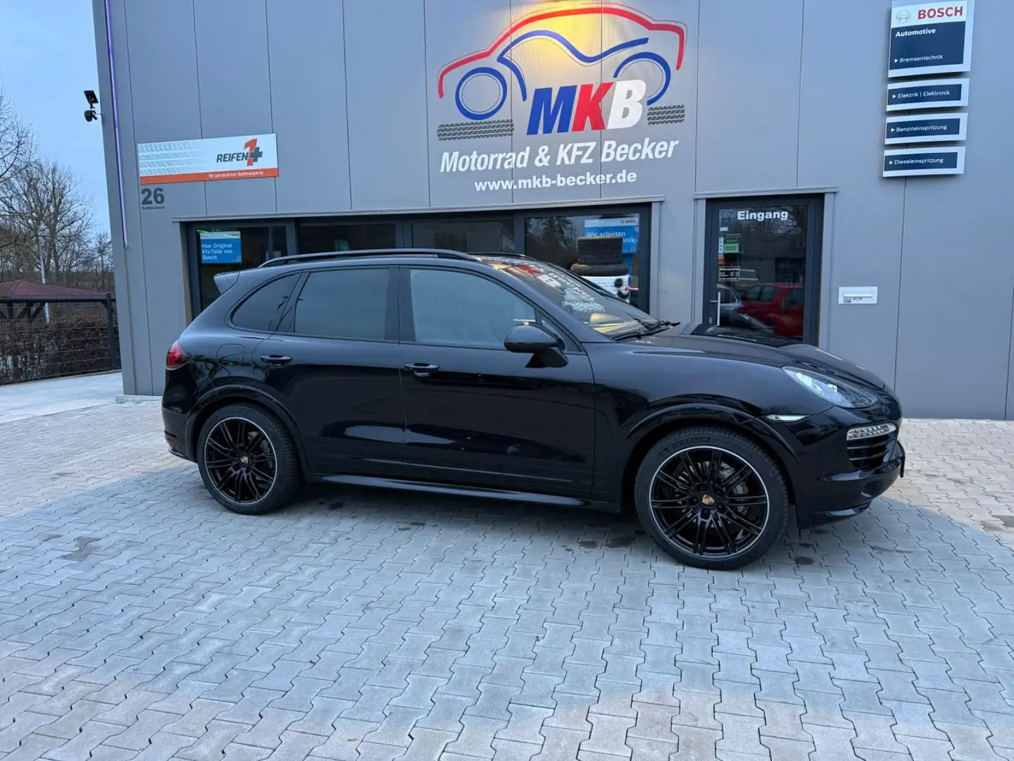Porsche Cayenne S GTS Paket Burmester Standh. 21" Schwarz - 2