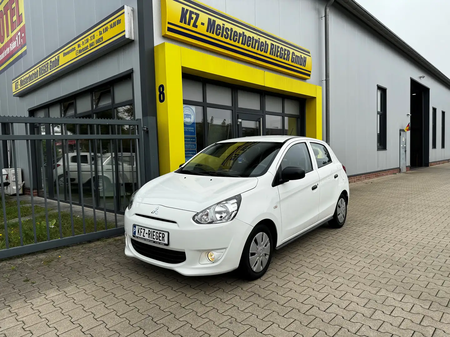Mitsubishi Space Star 1.0 Weiß - 1