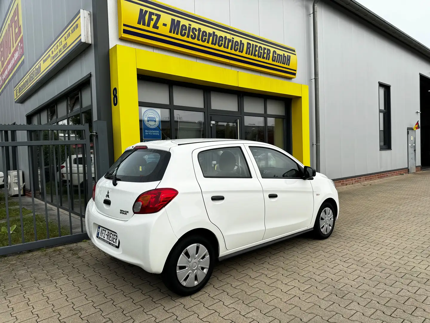 Mitsubishi Space Star 1.0 Weiß - 2