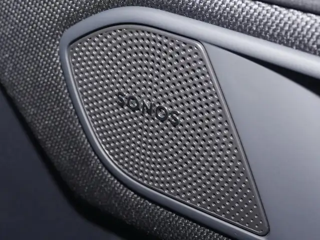 Audi Q3 view 9