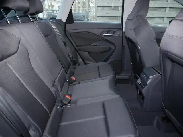 Audi Q3 view 6