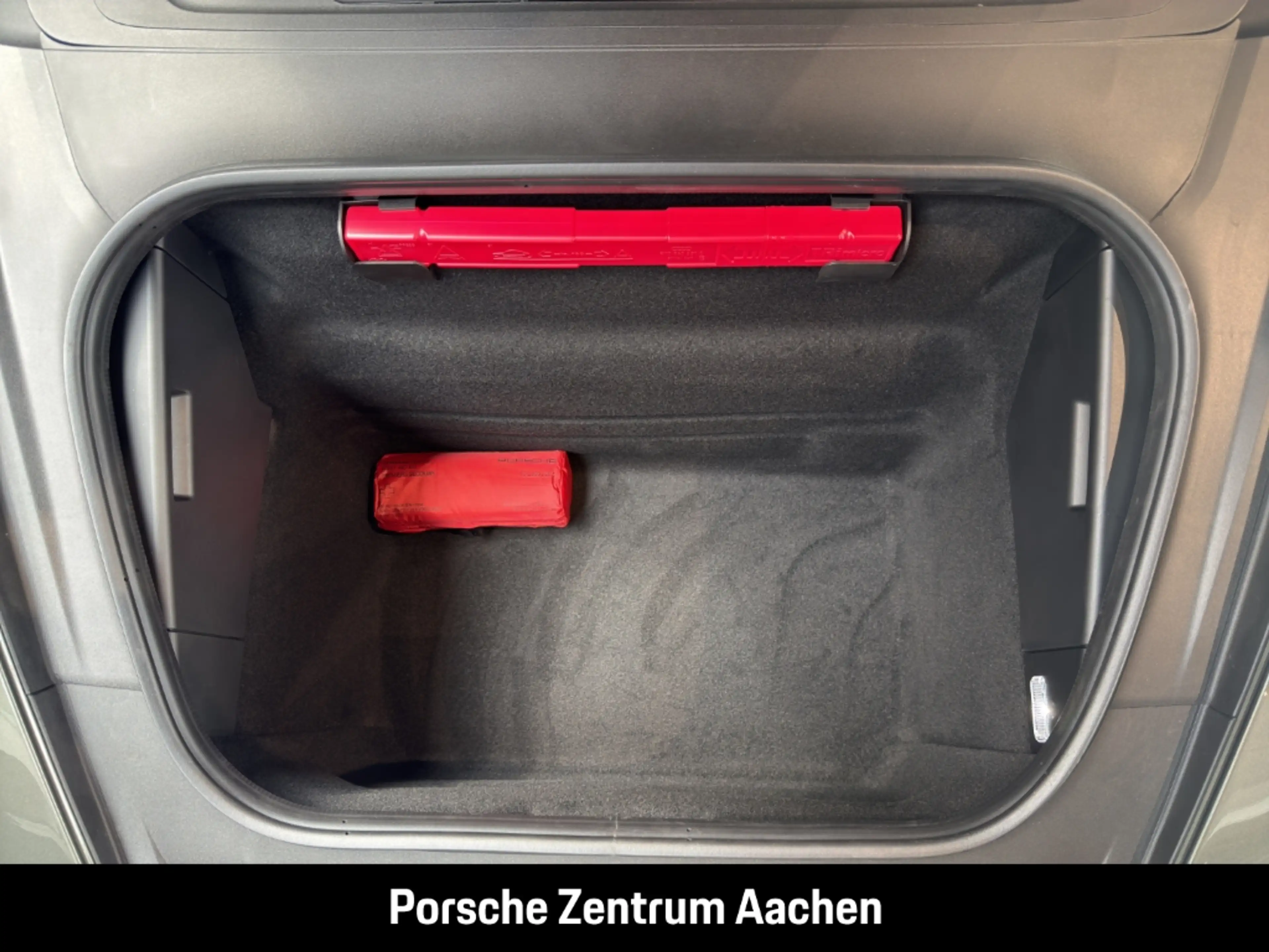 Porsche 992 -2 (911) Carrera T — photo 9