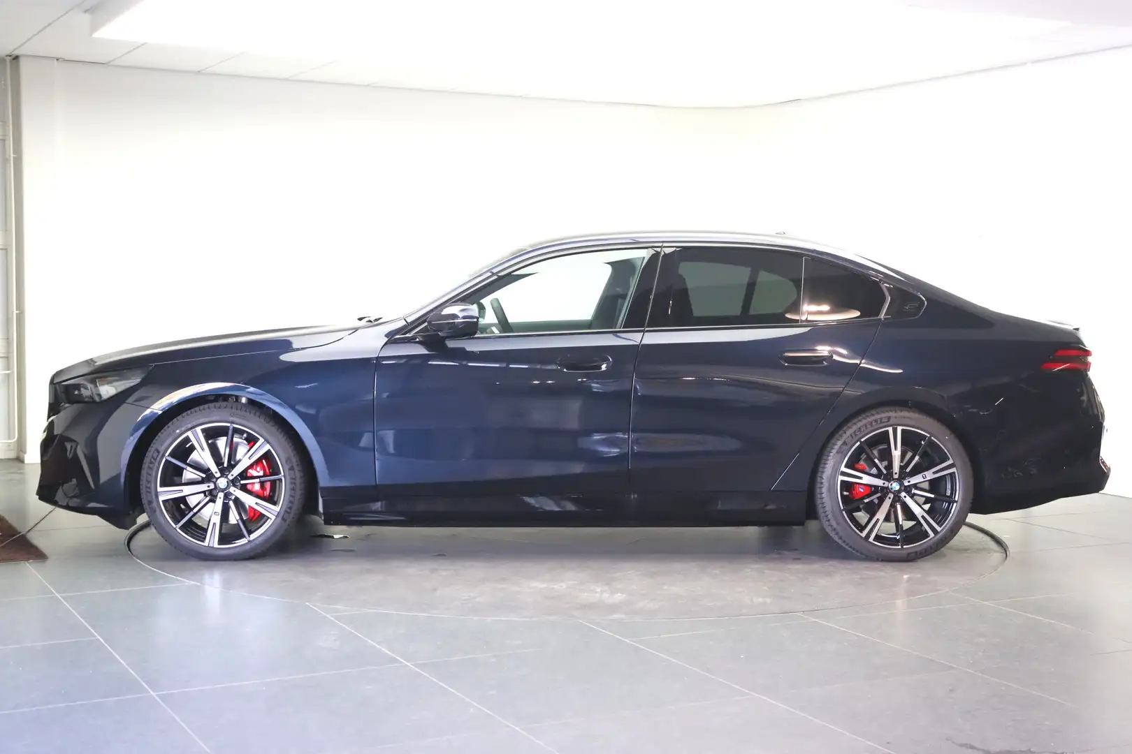 BMW i5 eDrive40 M Sport / Panoramadak / Bowers & Wilkins Zwart - 2