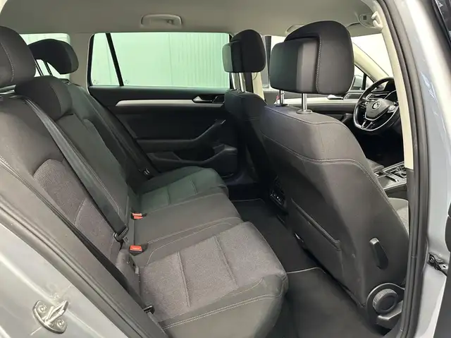 Volkswagen Passat view 13