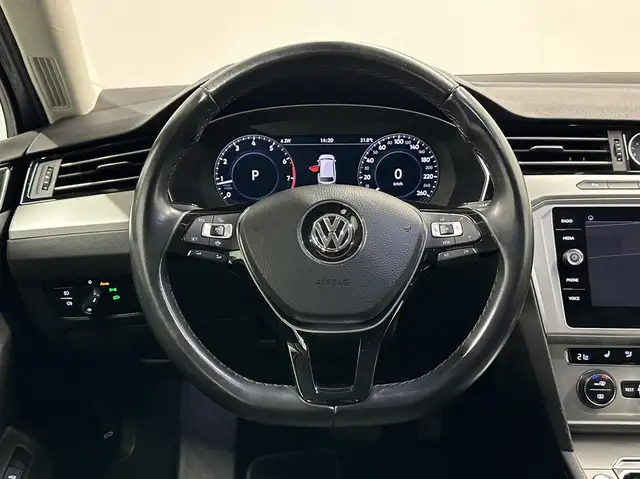Volkswagen Passat view 18