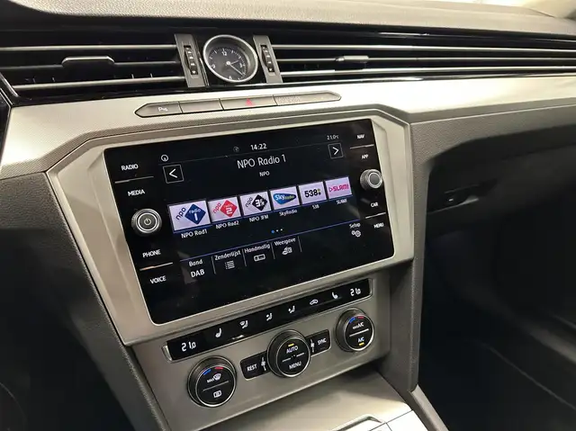 Volkswagen Passat view 27