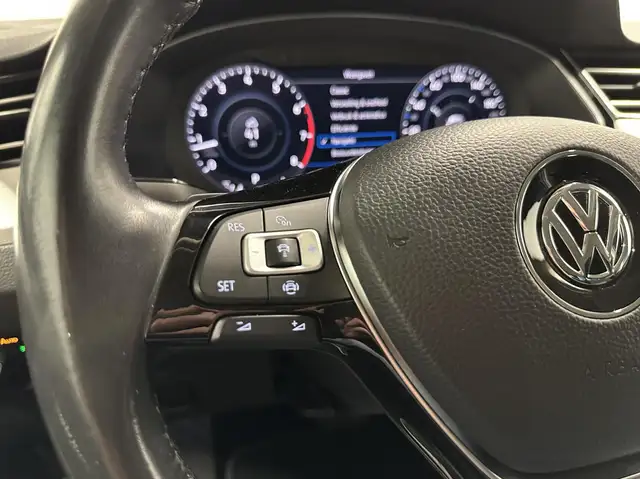 Volkswagen Passat view 19